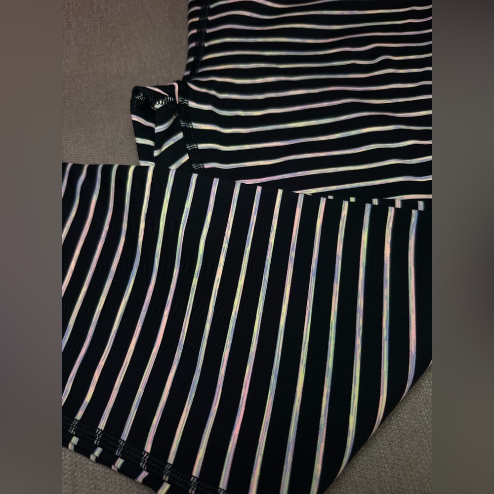 IVIVVA CROP LEGGINGS - Picture 2 of 8